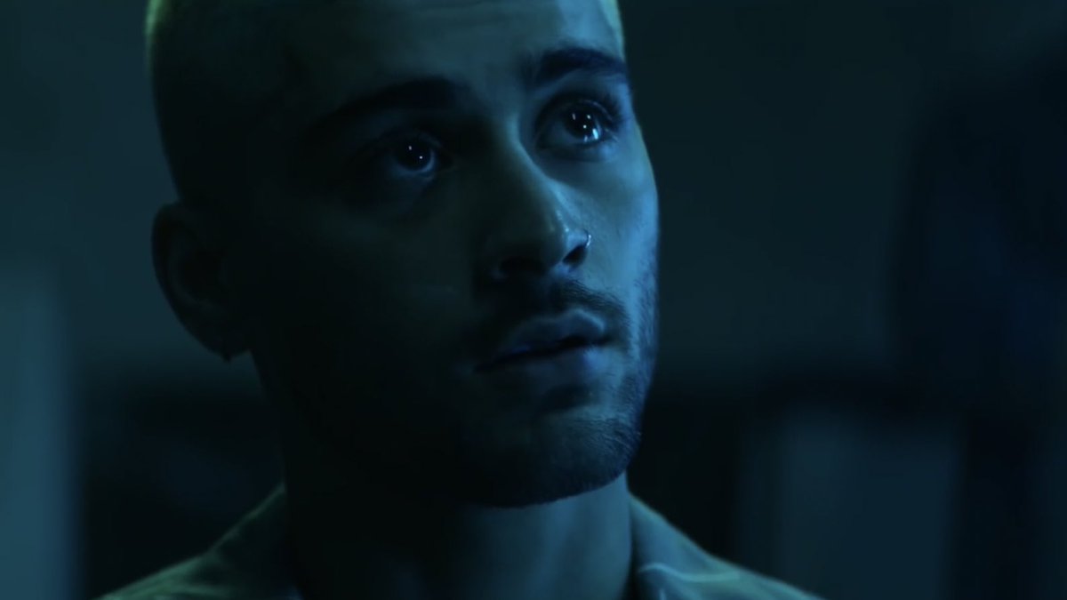 scrptdfalls's tweet photo. zayn malik in this part of dusk till dawn’s mv!! #DTDto2Billion https://t.co/V3lksH5CsI