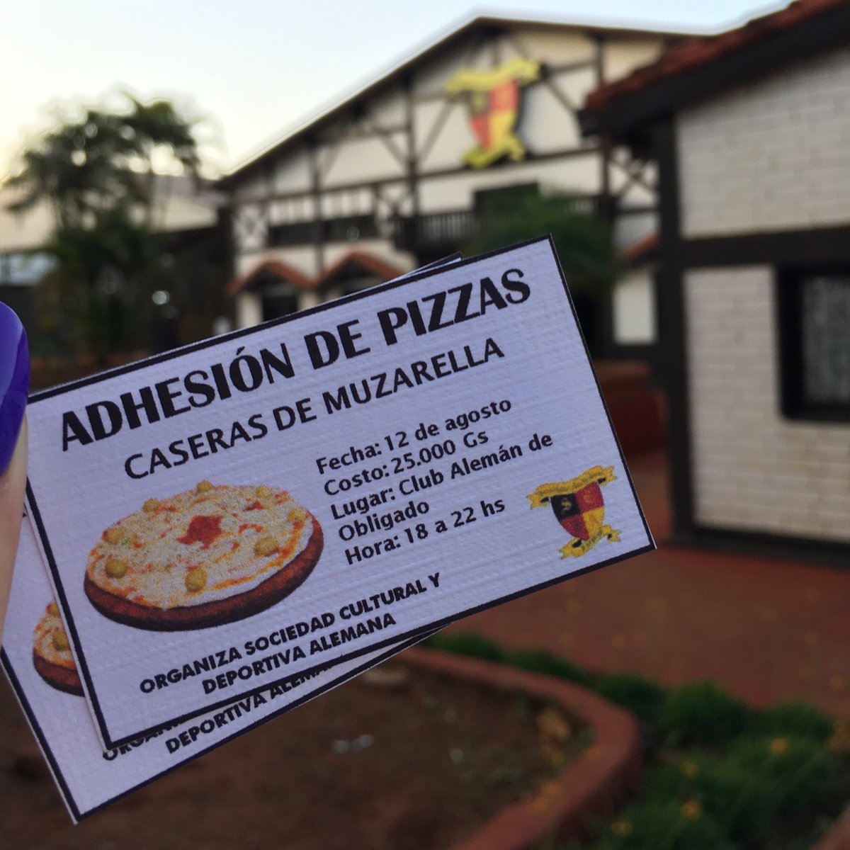 Adhesión solidaria 🙌🏻 
Este viernes 12-08 pizzas caseras de muzarella a tan 25.000 Gs 🍕
Reservas ⬇️ 
📲 0986 168565
📲 0986 426712