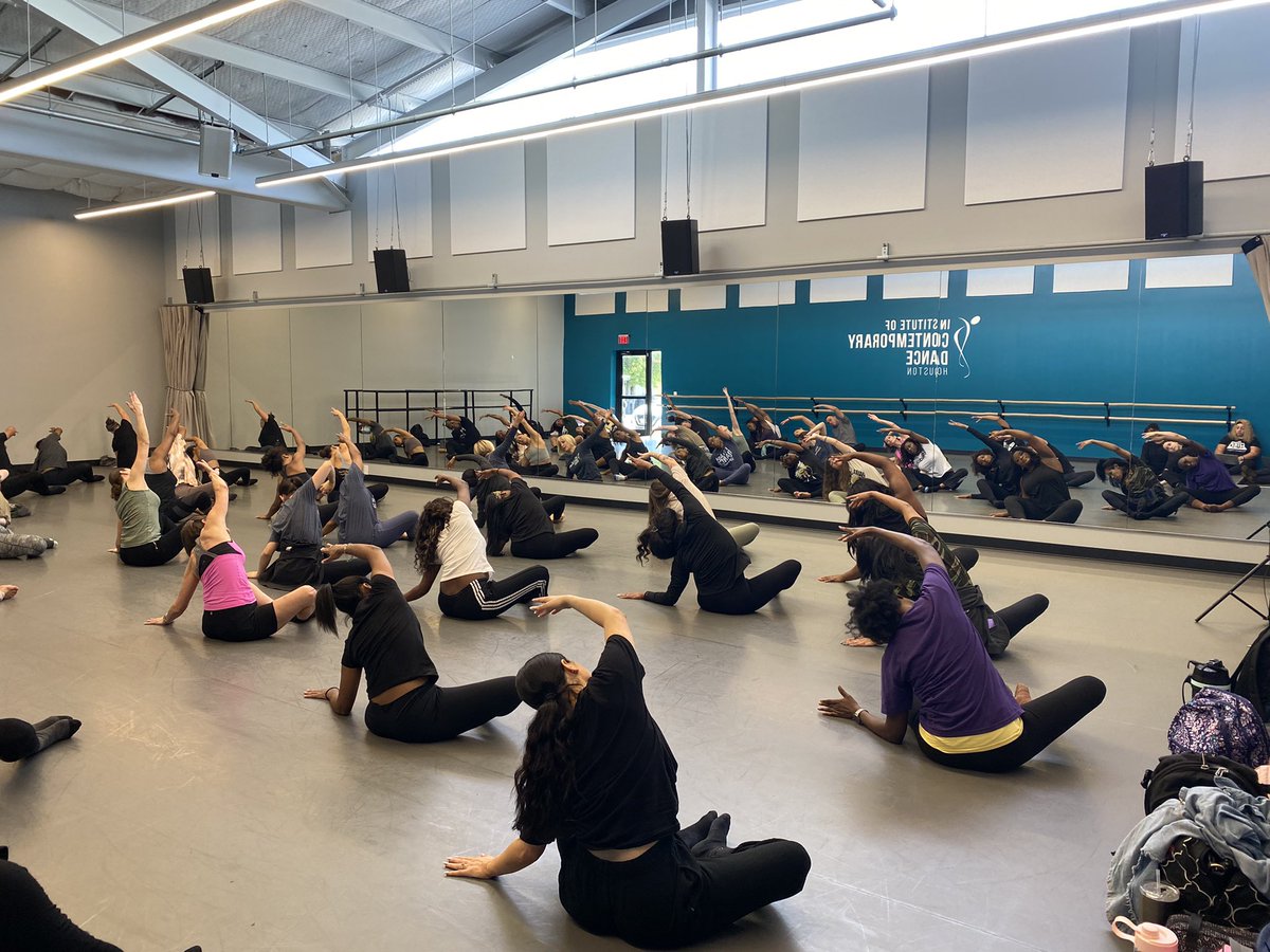 SK_HISD_Dance's tweet photo. HISD Job Alike PD day at the Institute of Contemporary Dance with the best artists in the industry is in the full swing! Master classes with @HoustonBallet @HopeStoneInc @icdancehtx @artshoustontx @opendanceproj @HeartsInMotion https://t.co/E0qviABmNP