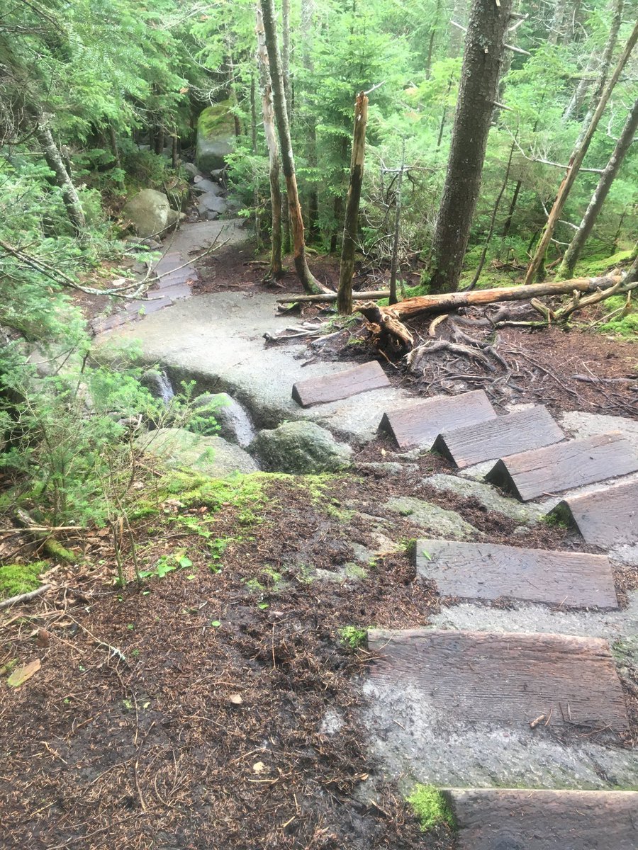 donlotz's tweet photo. Crossing the Kinsmans on the #appalachiantrail.  #hiking https://t.co/aDdwUoNl3E