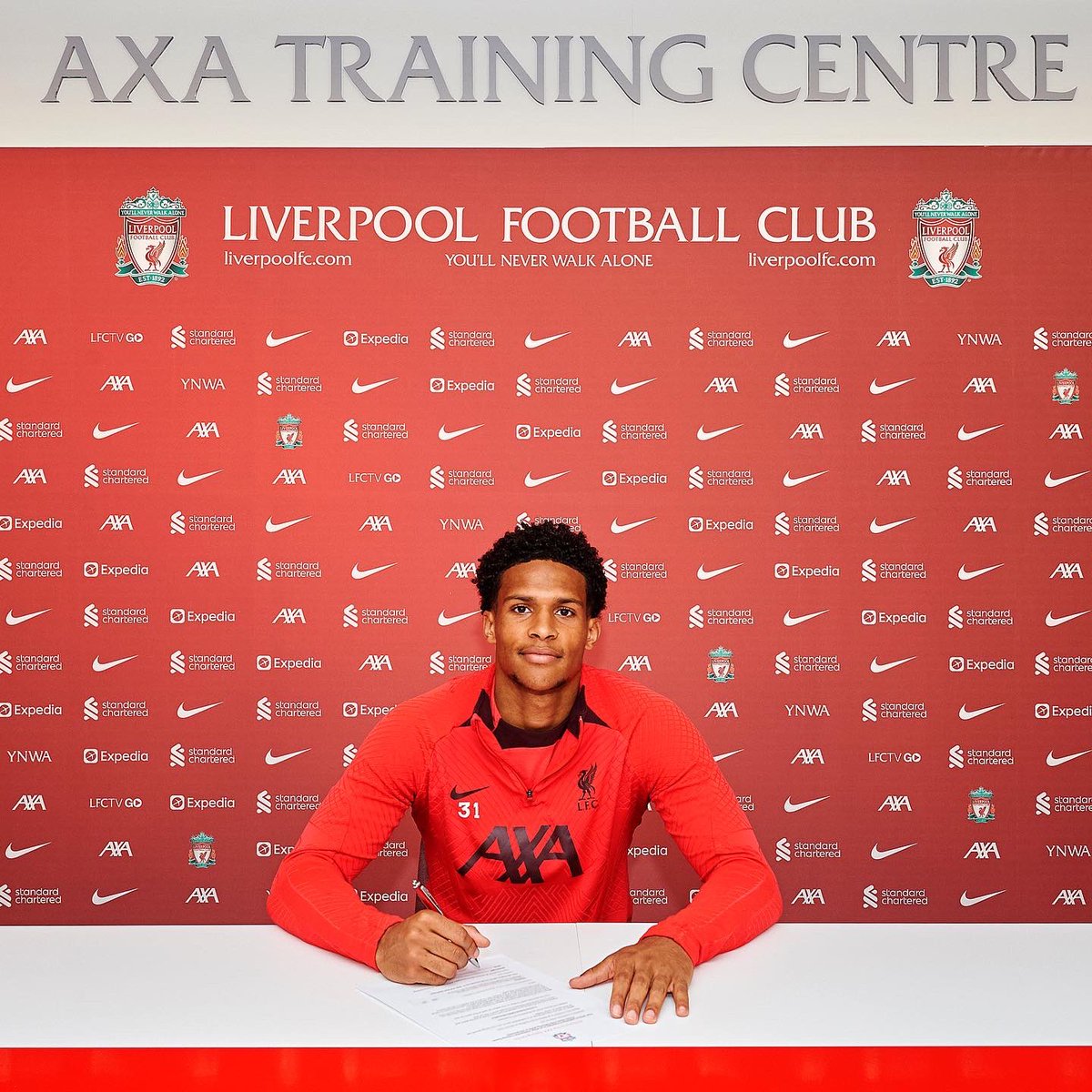 oludareolufunwa's tweet photo. Excited to be joining this great club, what a special place! Thank you to everyone for making me feel so welcome, time to get to work ! 🔴❤️ https://t.co/gWwtUy8TvM