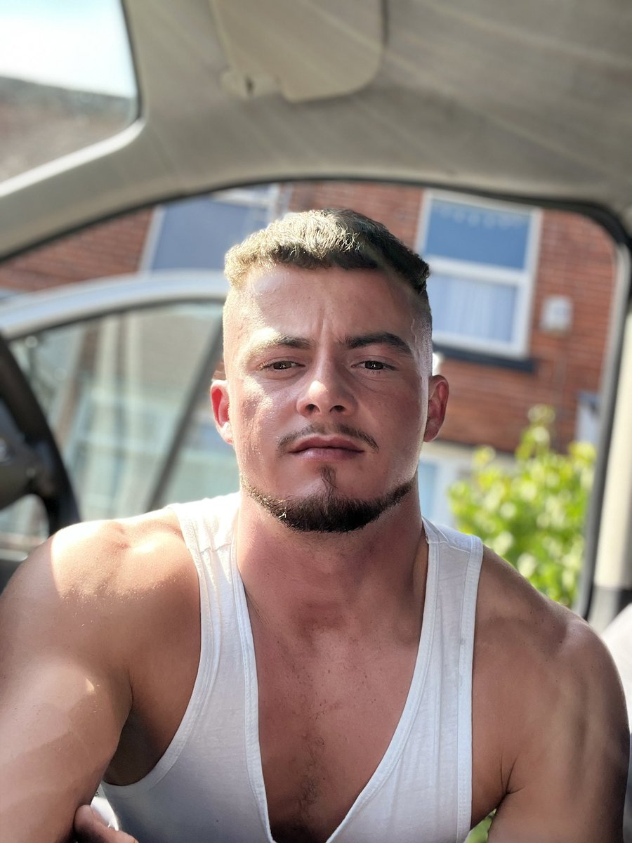 Nathansworld777's tweet photo. Fuck me I’ve sweated today 💦💦 cleanup crew? #sweatyarmpit #sweatydick #sweaty #muscle #muscledomination #whiteteeth #cashapp #rarebreed #tradie #roofer #vanfun https://t.co/GkYxvp9x7x