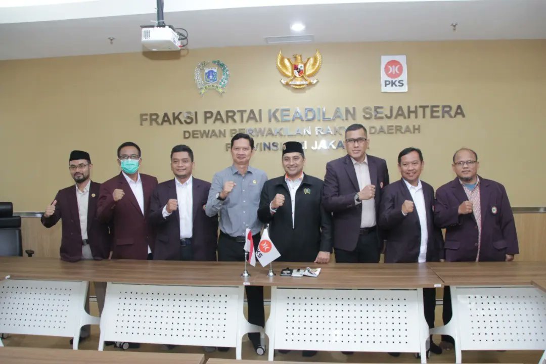 fpksdkijakarta's tweet photo. Dokumentasi audiensi Persatuan Perawat Nasional Indonesia (PPNI) DKI Jakarta dengan Fraksi PKS DPRD DKI Jakarta diterima oleh Dedi Supriadi anggota Komisi D dan Abdul Aziz Komisi E di ruang rapat Fraksi (Selasa, 9/8/22)
#DokHumasFPKS #HariAspirasi #fraksipksdkijakarta #perawat https://t.co/fLQpvAASmR