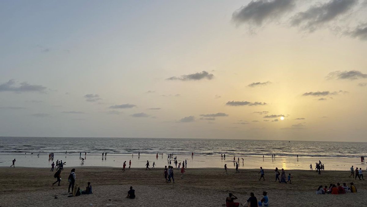 aroundlens's tweet photo. Every time you walk on wet sand, feel the ocean air on your face, and smell the salinity of the sea, u feel satisfied. The beach always leaves you feeling comfortable and fulfilled. Have u ever pondered why this is so?

Read: https://t.co/Ym6y4MmKAe

#Travel #Photography #Beach https://t.co/Xiob3YB7BE