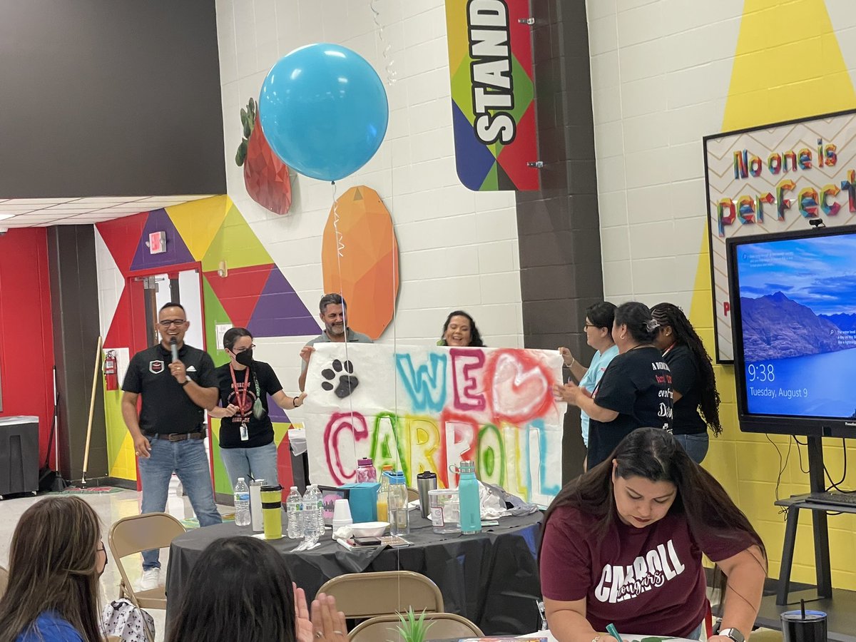 DrFavy's tweet photo. BE SOMEONE @CarrollES_AISD staff dream big and change the world             1 Team + 1 Dream = Team 2 https://t.co/NBGOctB3NT