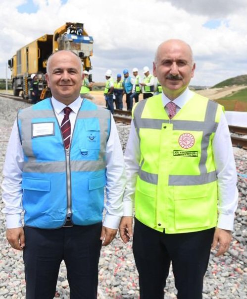 Cumhurbaşkanımız Sn.<a href="/RTErdogan/">Recep Tayyip Erdoğan</a>’ın tensipleri, Bakanımız Sn.<a href="/akaraismailoglu/">Adil Karaismailoğlu</a>'nun destekleriyle TCDD Genel Müdürlüğü görevine başlamış bulunmaktayım.
Güvenleri ve desteklerini esirgemeyen Sn.Cumhurbaşkanımıza ve Sn. Bakanımıza şükranlarımı arz ediyorum.