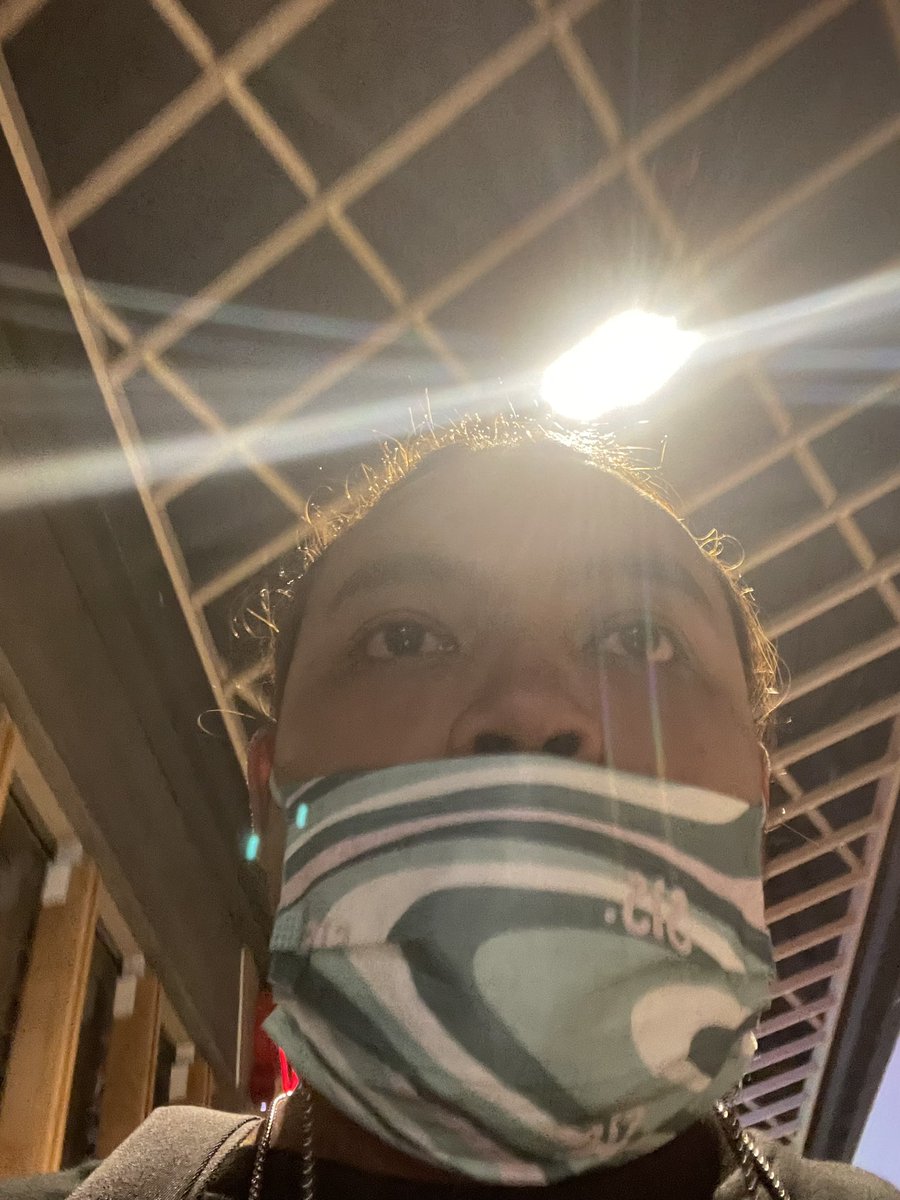 Azfarheri's tweet photo. Sumpah seram nak mampos yeee, sepanjang cerita ni jantung aku berdegup kencang. Kali ni dia ada ngeri so no wonder la dia 18+, dengan pocong nya. Sampai dekat rumah masih teringat ringat. Memang takut la nak naik lift lepas ni 😭😭😭 https://t.co/RKuTC4IlT0
