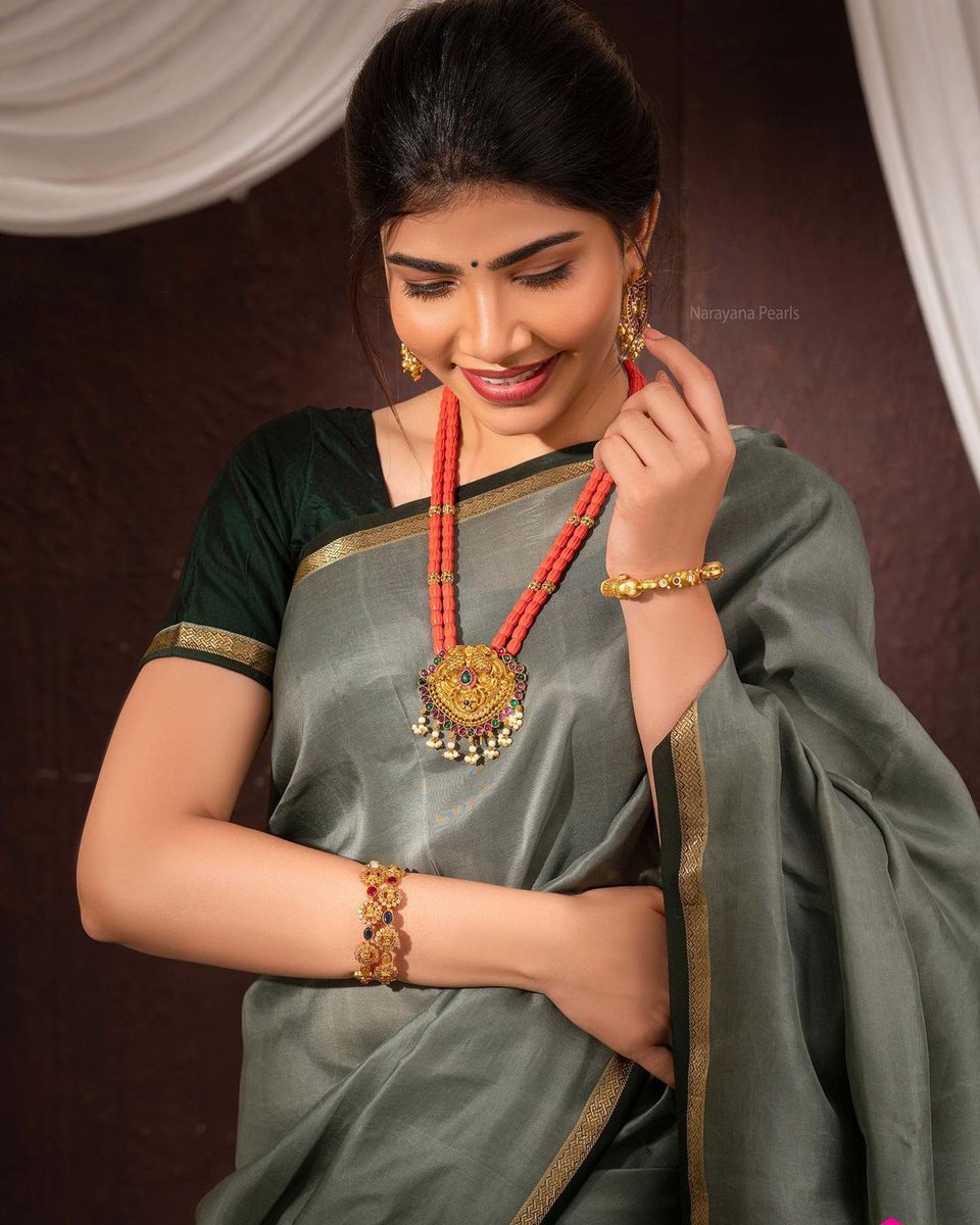 Prabhastylish's tweet photo. Actress #afrina Dressed Up As Gorgeous Diva In Traditional Wear For Her Latest Photoshoot ๐ธ
@Afrina96988718 @Prabhastylish https://t.co/p2UaW26ID4