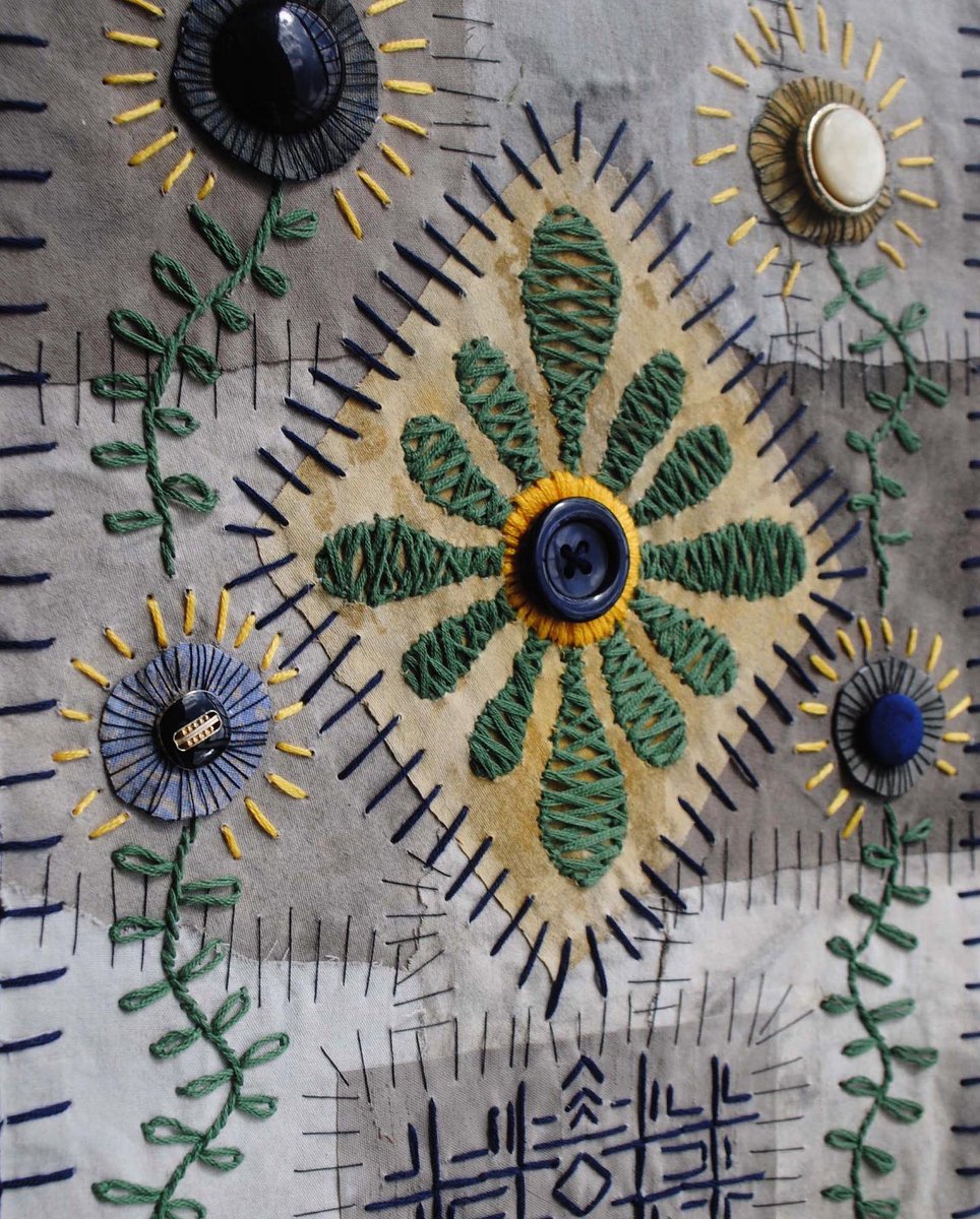 JoannaHartist's tweet photo. “Woven Leaves” -02.08.2022
https://t.co/cE6liBmqIl
#abstractart #embroideryart #folkart #vintagebuttons #upcycletextiles #upcycledcraft #etsyhandmade #etsyartist #primitiveart #grungetextures #abstractflowers #patchwork https://t.co/SUxHmNwmmj