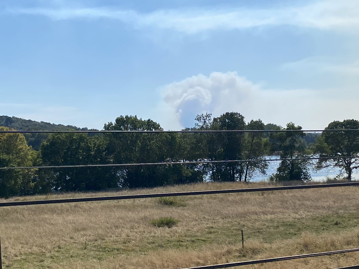 Côté Nord : Baugé / côté sud : Mozé - Beaulieu sur Layon. Tout va bien… #incendie #maineetloire #Secheresse #Angers