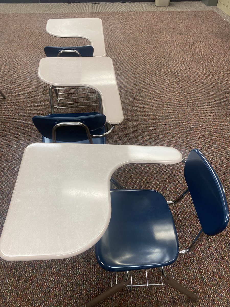MsAlison314's tweet image. Does anybody have these desks?
I’d love to see how you set up your classroom bc I’m at a loss for how to effectively put my desks #mtbos #iteachmath #alg1chat #alg2chat #geochat #teacher