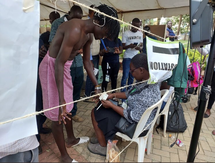 ZimEye's tweet image. pictures-#KenyaVotes2022 Kenyan man turns up to vote in a towel and with a toothbrush in his mouth. Says “my friend turned up and said he was going to vote & i could not be left behind.”
