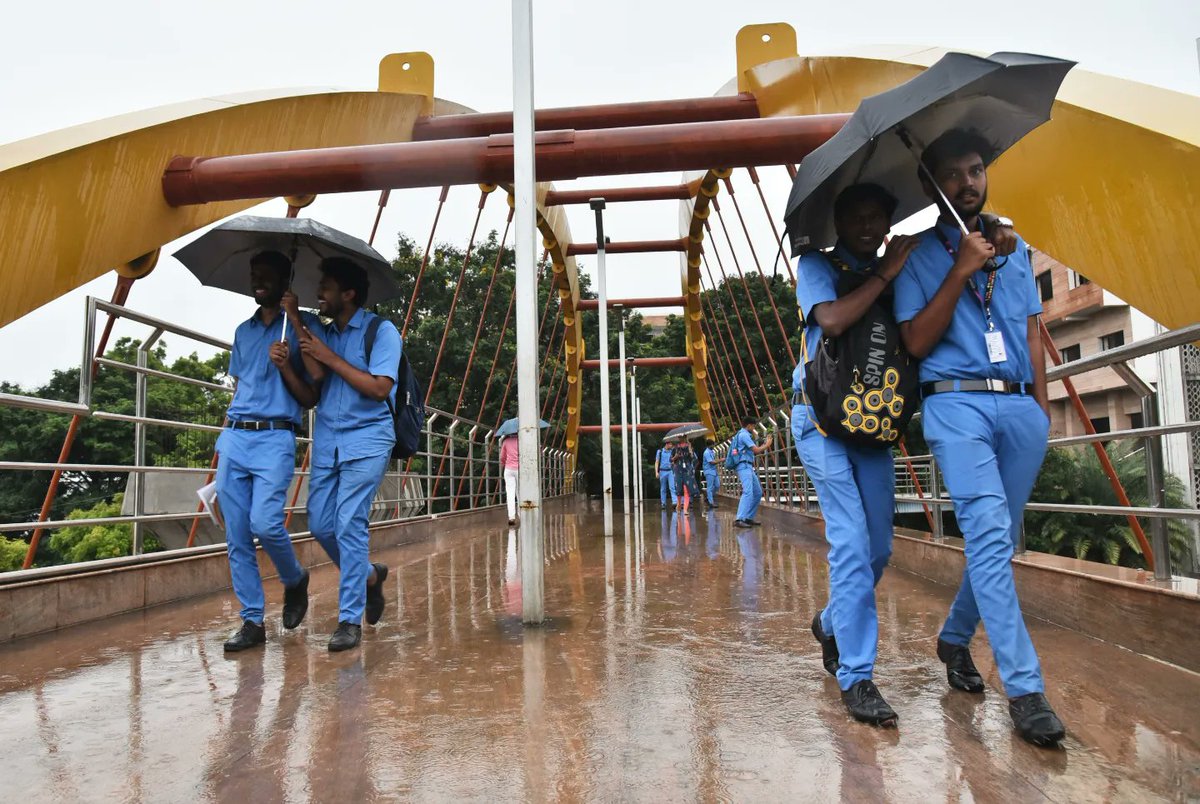 When it Rain's @ PSG TECH FLYOVER !
#PSG #PSGTechFlyover #Coimbatore <a href="/psgtech/">PSG TECH, Coimbatore</a> <a href="/psgtechnology/">PSG Technology</a> <a href="/TOI_Coimbatore/">TOI Coimbatore</a>