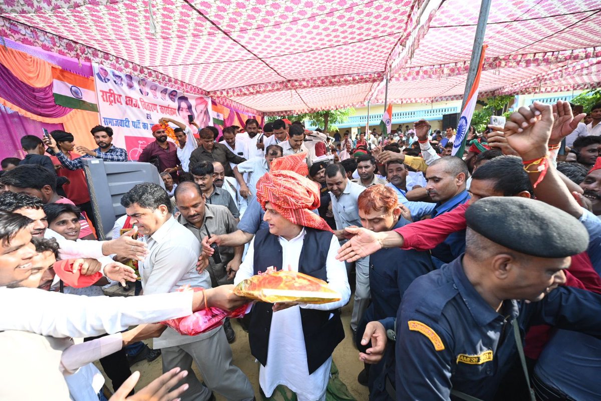 yadavakhilesh's tweet photo. आज कन्नौज में। https://t.co/BUpqLfoqQa