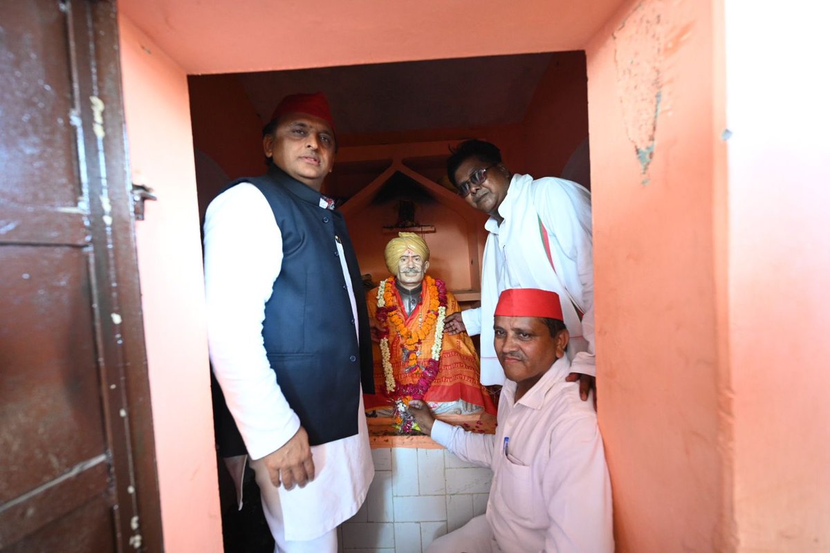 yadavakhilesh's tweet photo. आज कन्नौज में। https://t.co/BUpqLfoqQa