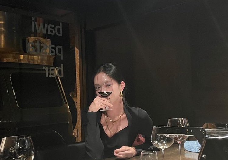 aintnaeun's tweet photo. ㅤ  ㅤㅤ  

ㅤ  ㅤ  —   spill or drink
ㅤ  ㅤ  with @atEuphoria https://t.co/2uTqnrVHRr