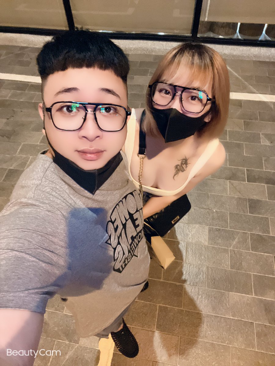 沒想到配個眼鏡👓等眼鏡的時間可以上二樓喝杯飲料，順便也可以拍照📷當網美，真特別的眼鏡店。
#大倉酷眼鏡 https://t.co/INjVakuRsX