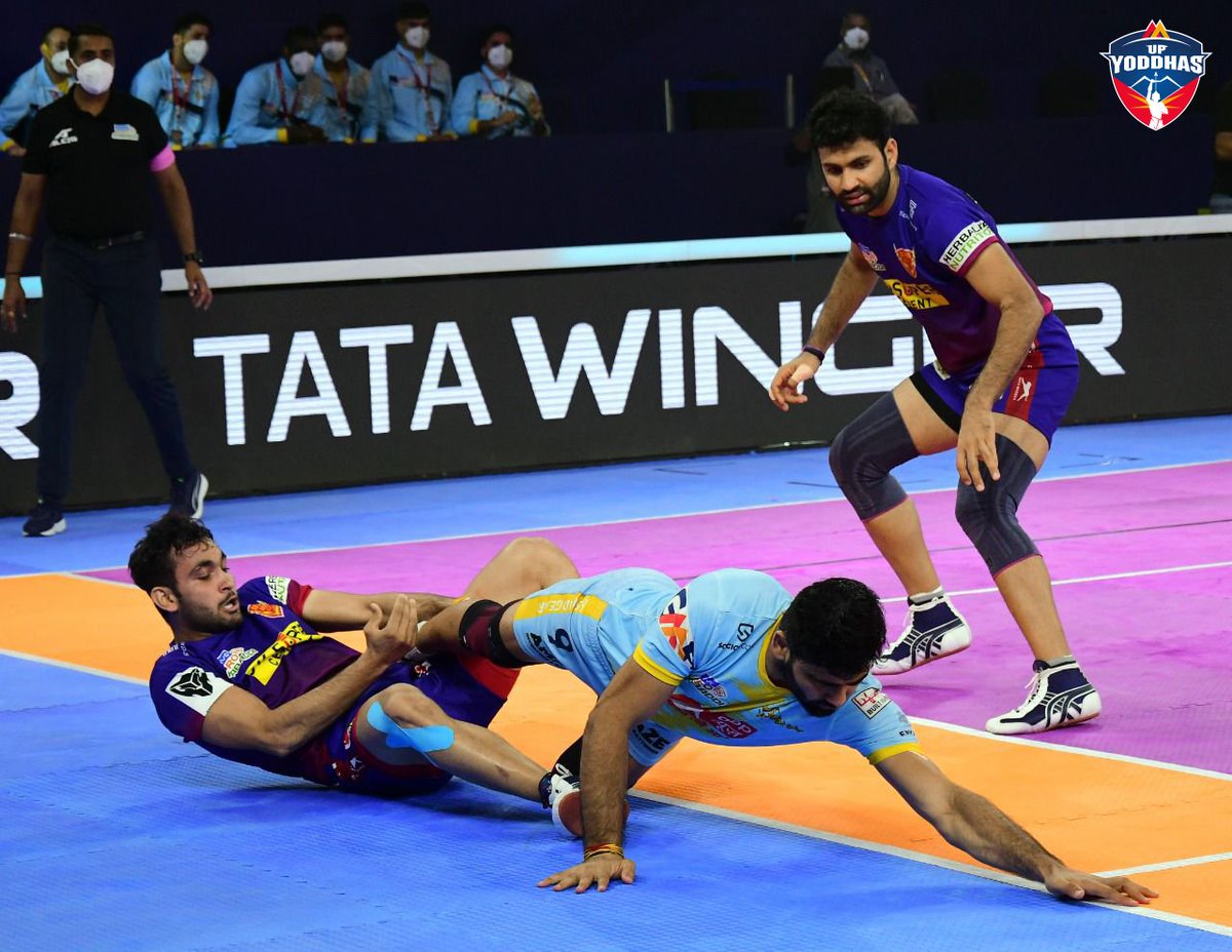 UpYoddhas's tweet photo. Pardeep ko pakadna mushkil hi nahi namumkin hai 🔥
Maante ho ya nahi #YoddhaToli? 🤩
#YoddhaHum #SaansRokSeenaThok #GMRGroup #GMRSports #VIVOProKabaddi https://t.co/5KillMsZrC