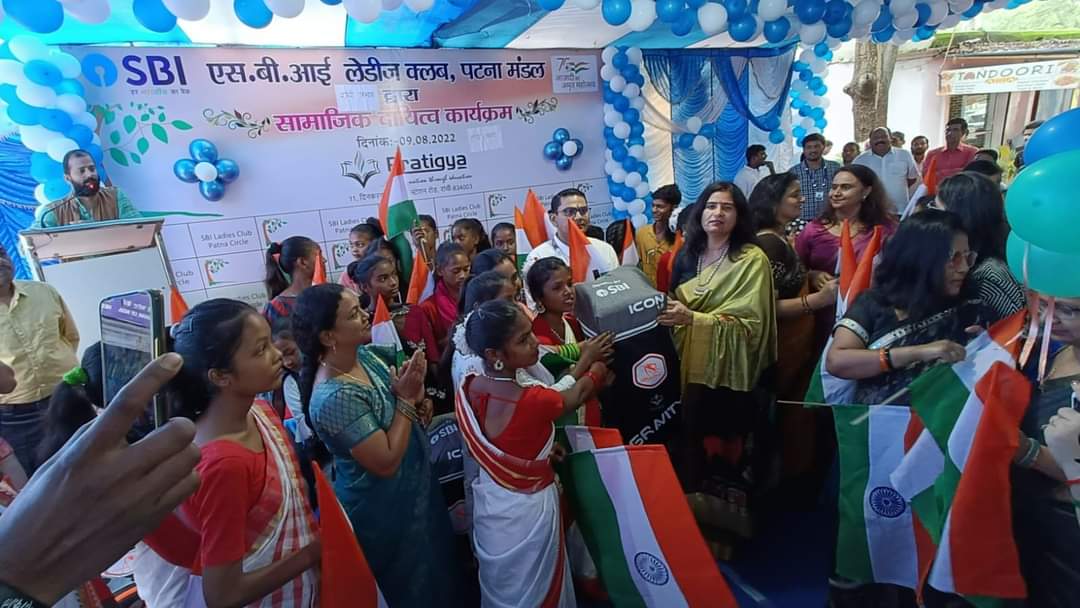 pratigya_trust's tweet photo. Thanks to SBI Ladies Club Patna Circle for donating 11 sports kit for the 11 children centers of @pratigya_trust, as a part of their #csr initiative, so as to promote #Wellbeing and #collectiveness.
@TheOfficialSBI
@SBI_FOUNDATION
@Nohelptoobig_
@ELMSsports
@butterfliesngo https://t.co/AytNiKK8H7