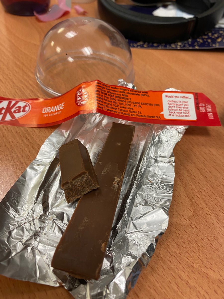 AlexandraLilygr's tweet photo. @KITKAT there seems to be a slight issue with my KitKat?! #whereismywafer? https://t.co/2MGPfynx9s