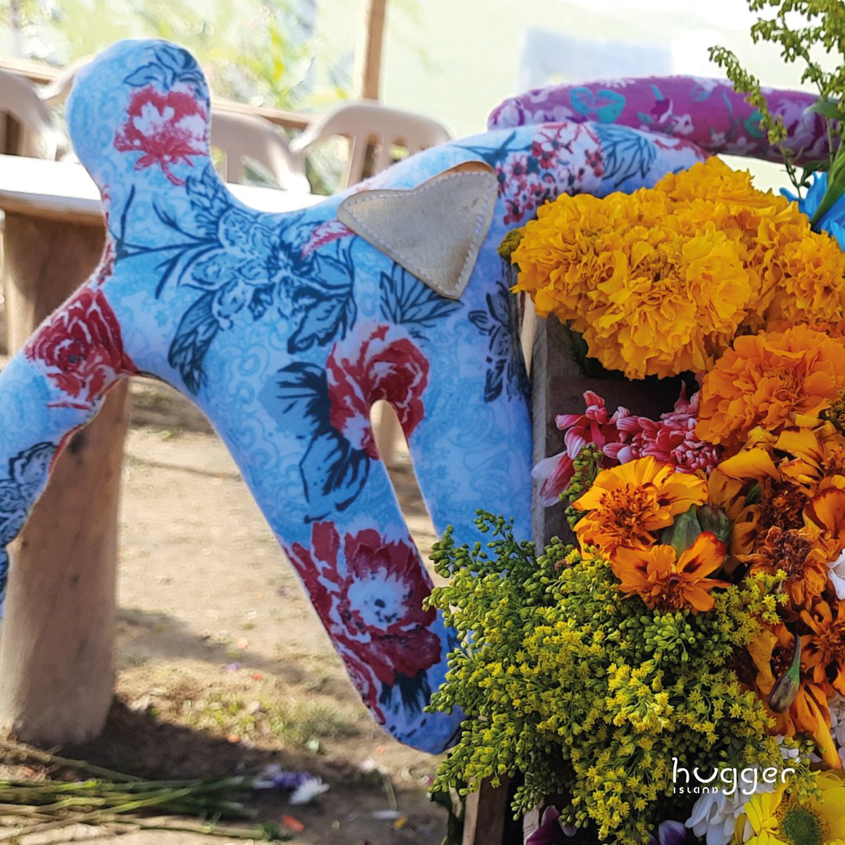 huggerisland's tweet photo. ¡Los Abrazadores de Feria de Flores listos para salir de la isla!
Diseños de temporada para que sorprendas a tus seres queridos durante el mes de agosto o para darte un regalo amoroso de ti para ti.
#regalaunabrazo #huggerisland #bienestaremocional #feriadeflores #medellín https://t.co/JcNwZ3gXGQ