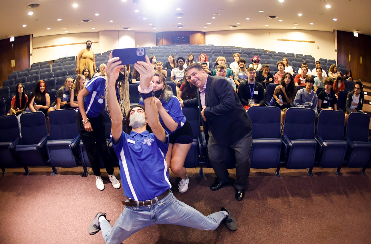 New #BlueDemons weren't the only ones attending Student Orientation yesterday. <a href="/PrezDePaul/">Robert Manuel</a> @VeepGene were also in attendance. Check out the photos: resources.depaul.edu/newsline/multi…