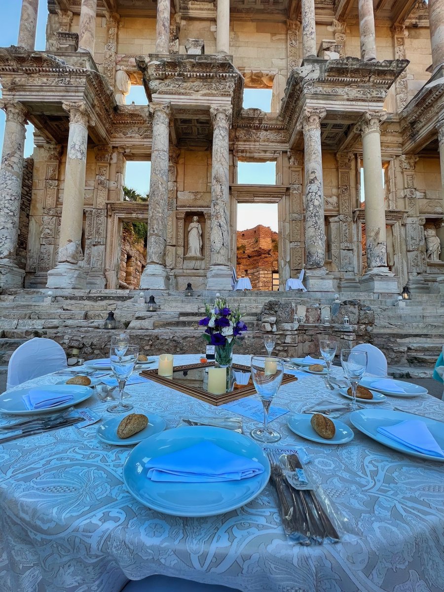 Sit down at our table 💛 😍 @WindstarCruises has a romantic dinner at the famous Library of Celsus in Ephesus waiting for you. #Turkey #WindstarCruises #180fromordinary #luxurytravel #mywindstaryacht #cruiselife #travel #History #Ephesus #LibraryofCelsus #romantic