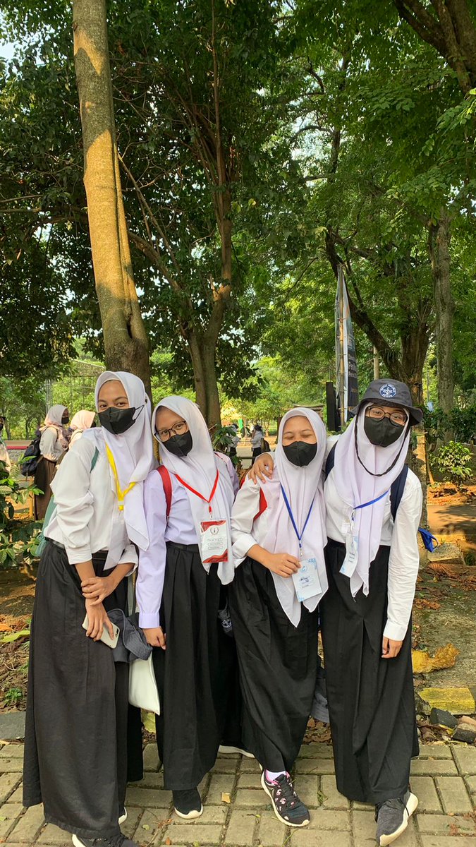 syalmacahyaa's tweet photo. ( MPKMB DAY 1 )
dikampus gunung gede ada penyambutan dari rektor, dekan dan para dosen, terus ada safari prodi juga seru banget jd lebih tau tentang prodi masing2😍 #VOKASIJUARA #VOKASIIMPACK #IPBDIGDAYA #MPKMB59SVIPB #TheGlimpseStoryofGatamalaAgrinawa https://t.co/SGiYHEe9NS