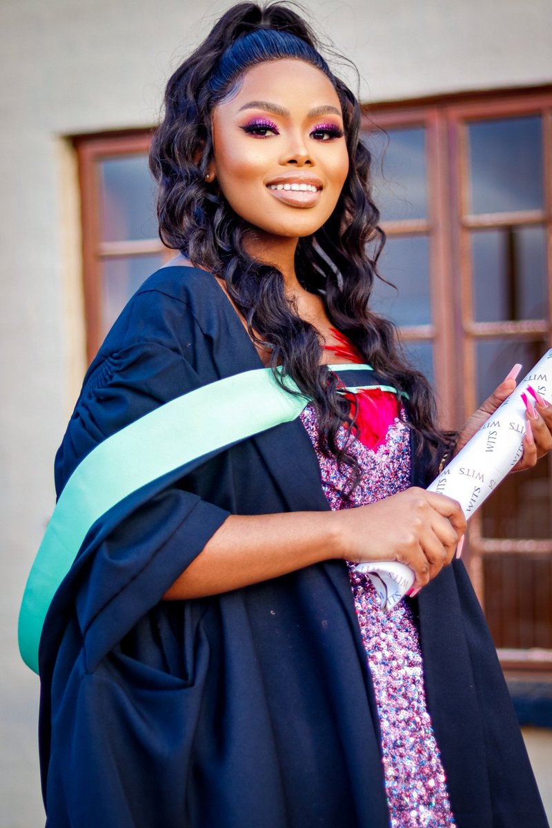 ❤ 🙏  Are you still looking for a photographer for your graduation?
Based in Johannesburg & Polokwane 
We offer you quality pictures for reasonable price 🔥🔥
Call/whatsapp 063 954 0294
Musa Polo #BringBackBeauty #GynaGuard #RoastOfKhanyi #Johannesburg #graduation2022