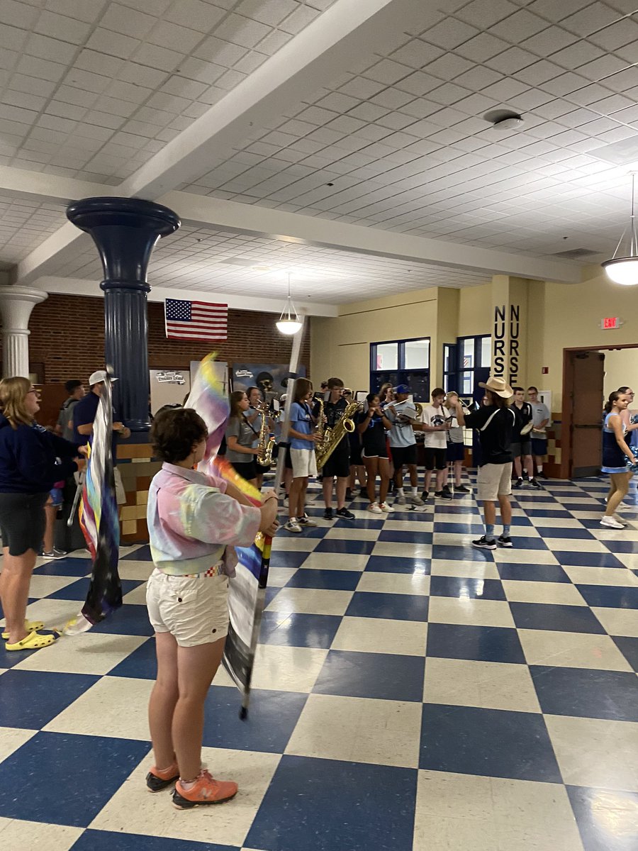 SCHSNHS14's tweet photo. All Aboard #WelcometoSCHS https://t.co/Xg3IElmIXK