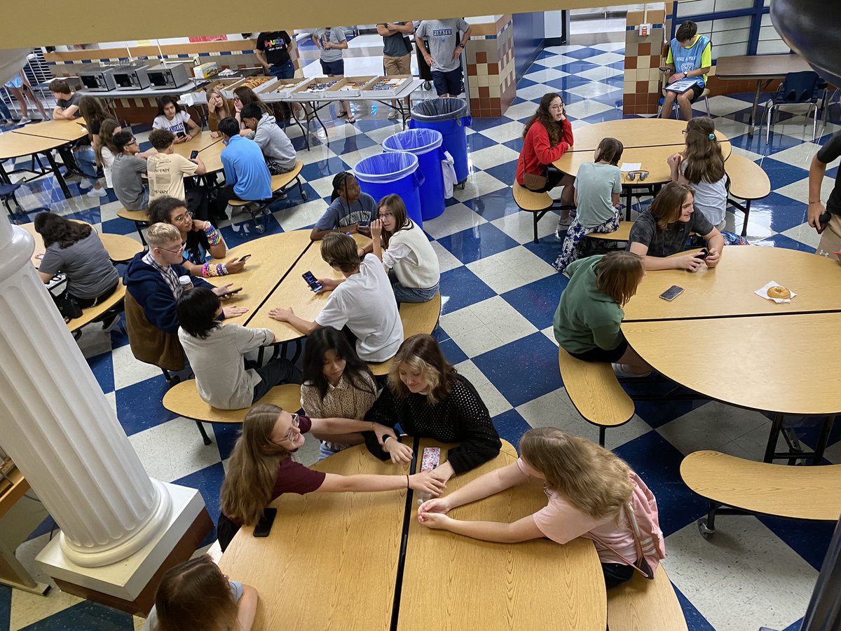 SCHSNHS14's tweet photo. All Aboard #WelcometoSCHS https://t.co/Xg3IElmIXK