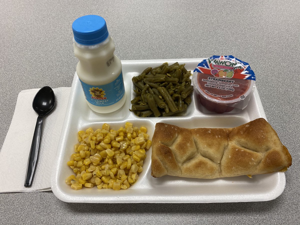 ccboe_news's tweet photo. We are so excited to welcome everyone back on campus! Here are just a couple of snapshots of the amazing lunches being served around the county! We hope everyone has a wonderful first day! https://t.co/CtIDNUt5mQ