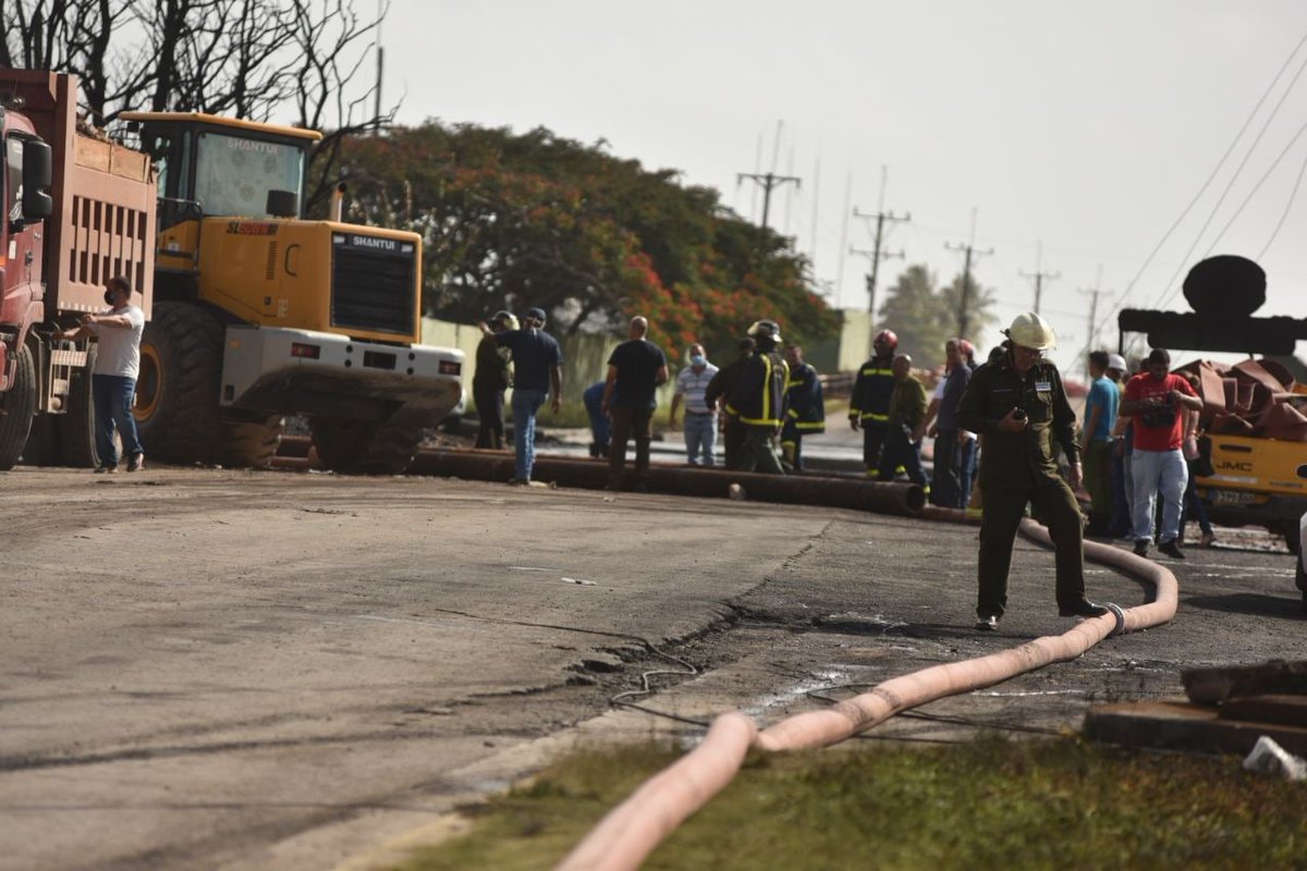 #ACNreporta a esta hora se avanza en las labores para controlar el incendio🔥🔥🔥 en la zona industrial #Matanzas. #FuerzaCuba #FuerzaMatanza #CubaViveYAbraza