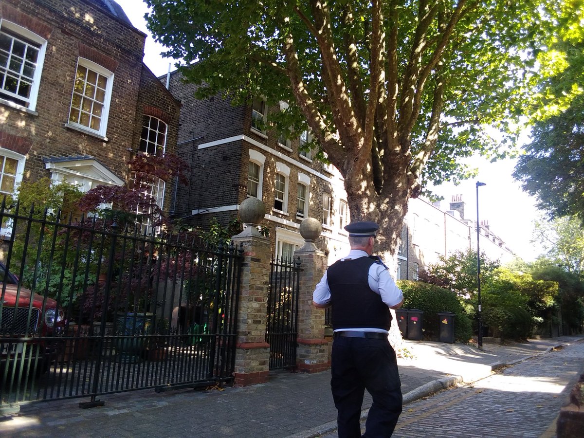 Stepney Green Safer Neighbourhood Team (@mpsstepneygreen) on Twitter photo Busy few days for SNT officers. We have been patrolling the Ward, doing reassurance visits to victims of crime and chatting with residents about local issues. Also, we've been covering cordons for a recent serious fire incident (not on our Ward). <a href="/MPSTowerHam/">Tower Hamlets Police</a> Busy few days for SNT officers. We have been patrolling the Ward, doing reassurance visits to victims of crime and chatting with residents about local issues. Also, we've been covering cordons for a recent serious fire incident (not on our Ward). <a href="/MPSTowerHam/">Tower Hamlets Police</a>