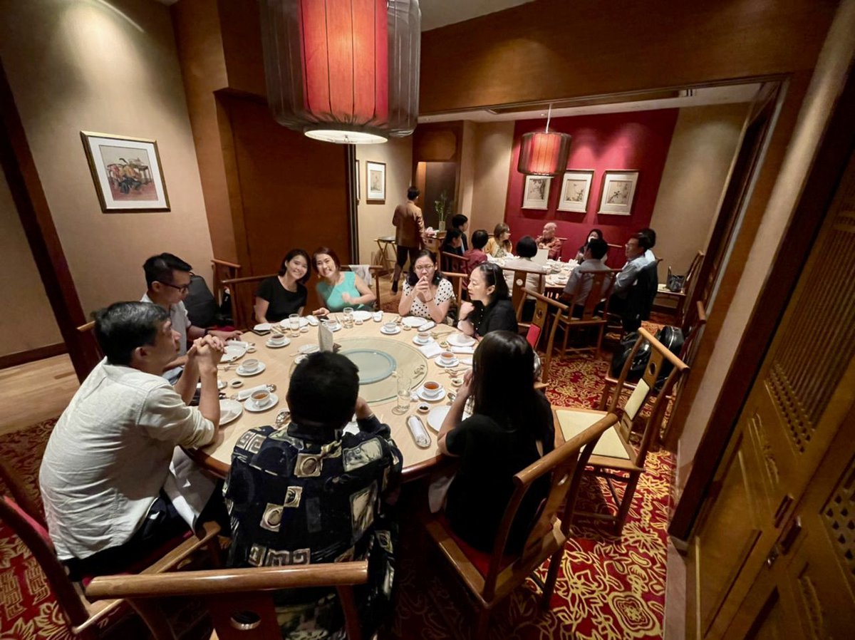 MsiaAusAlumni's tweet photo. Dinner with @AusHCMalaysia, HE Dr Justin Lee who was appointed as MAAC Patron last year. It was also really good to see our Honorary Advisors again, Puan Sri Datin Seri Dr Susan Cheah, Dato' Ir. (Dr.) Lee Yee Cheong &amp; Professor Datin Paduka Dr Khatijah Mohamad Yusoff https://t.co/fwiFL1A34V