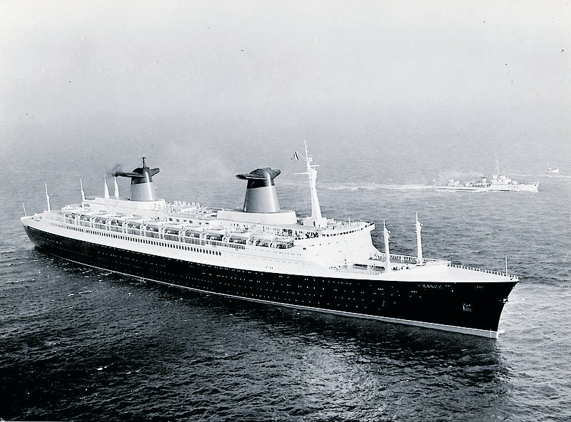 CruiseJipe's tweet photo. #SSFrance was a Compagnie Générale Transatlantique (CGT, or French Line) ocean liner, constructed by the Chantiers de l'Atlantique shipyard at Saint-Nazaire, France, and put into service in February 1962. https://t.co/hoeU6zJlpi