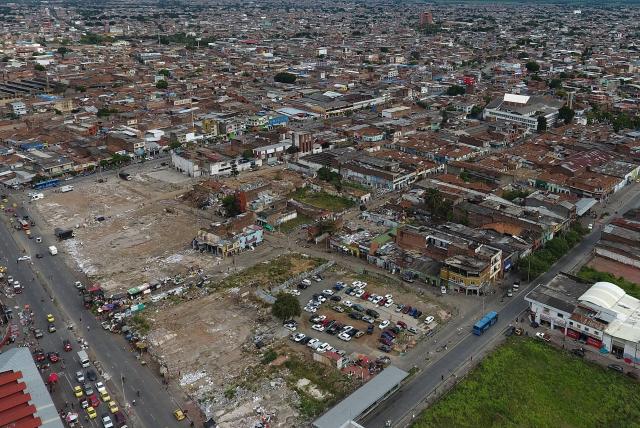 AnaErazoR's tweet photo. #CALI no puede aspirar a una transformación social y económica, con un @ConcejoCali que en debates #ControlPolítico son frontales y a la hora de votar proyectos que lesionan las arcas y la contratación eficiente votan si en bloque. ¡La ampliación de la #EMRU es desleal con Cali! https://t.co/HPH2mE55HL