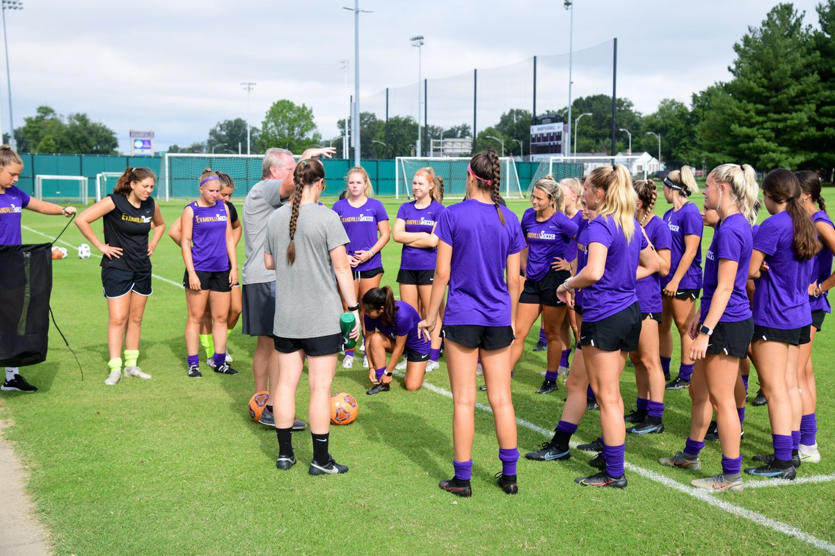 A light, early morning training session before an intrasquad this afternoon.

Thanks to <a href="/AMFKristensen/">Anthony Kristensen</a> for coming out this morning!

⚽ #ForTheAces