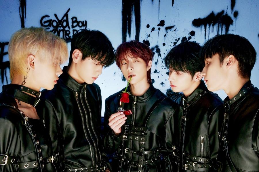 soompi's tweet photo. #TXT Becomes 1st K-Pop Artist To Spend 12 Weeks On Billboard 200 With 2022 Album
https://t.co/H8sezhBsaw https://t.co/7tQnwNMkys