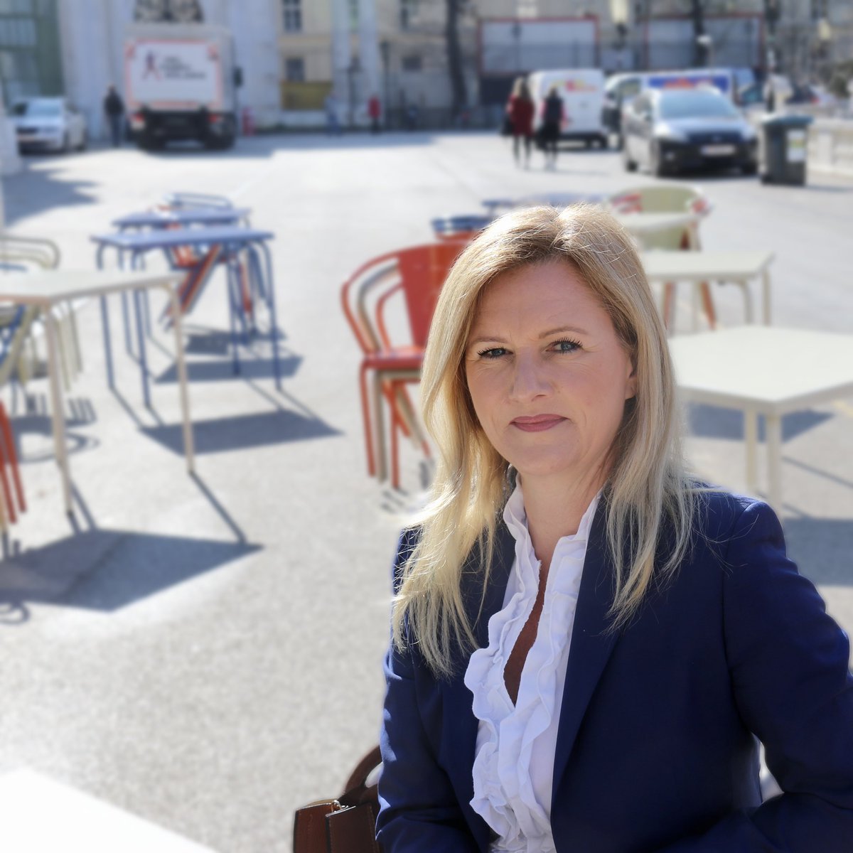 Lehrer:innen Corona-positiv arbeiten zu lassen, wird den Lehrer:innenmangel nicht lösen! Statt sich um bessere Berufsrahmenbedingungen und für Entlastungen durch administratives Personal zu sorgen, hat die ÖVP zu wenig unternommen.

Mehr dazu 👉🏻  petra-vorderwinkler.at/statt-plan-fue…