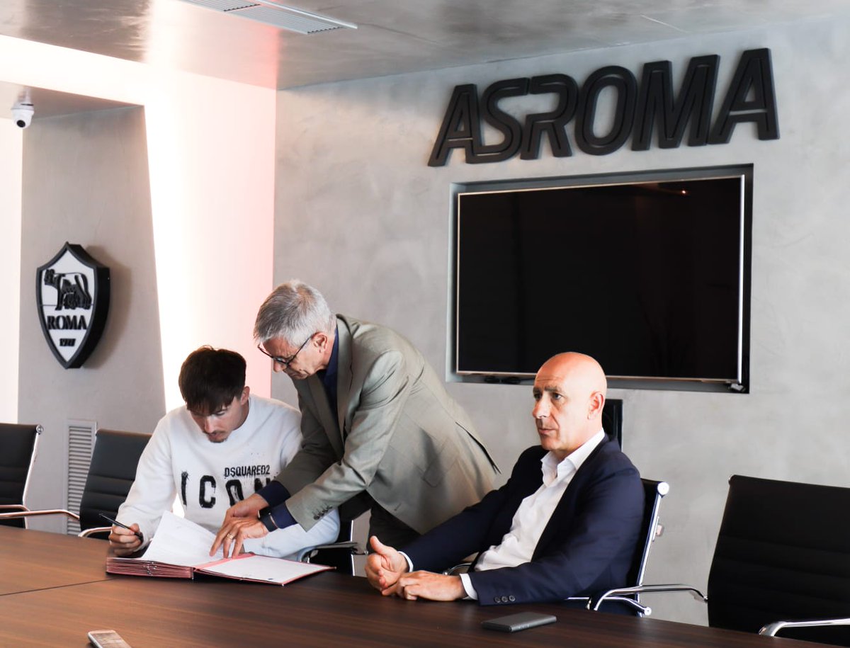 GROUPEUSM's tweet photo. 🚨 MERCATO 2022 : Congratulations to
Marlone FOUBERT-JACQUEMIN who signed with AS Roma (@officialasroma). 🚨 #usmgroup
Stronger together ! 💪🏽⚽
#footballplayer #football #playersagent #foot #agent #christophemongai #carliephenix #asroma #mercato #mercato2022 #usmfootball https://t.co/3GfhmyJuTp
