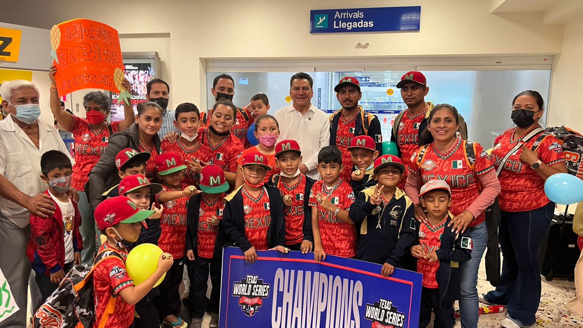 HectorTapia_'s tweet image. ⭕️#OrgulloChoco 🍍🍍🍍
El equipo de Béisbol Infantil &quot;Los Piñeritos de Huimanguillo&quot;, regresaron a Tabasco, tras coronarse como Campeones del Texas Word Series Laredo 2022🏆 👏👏
