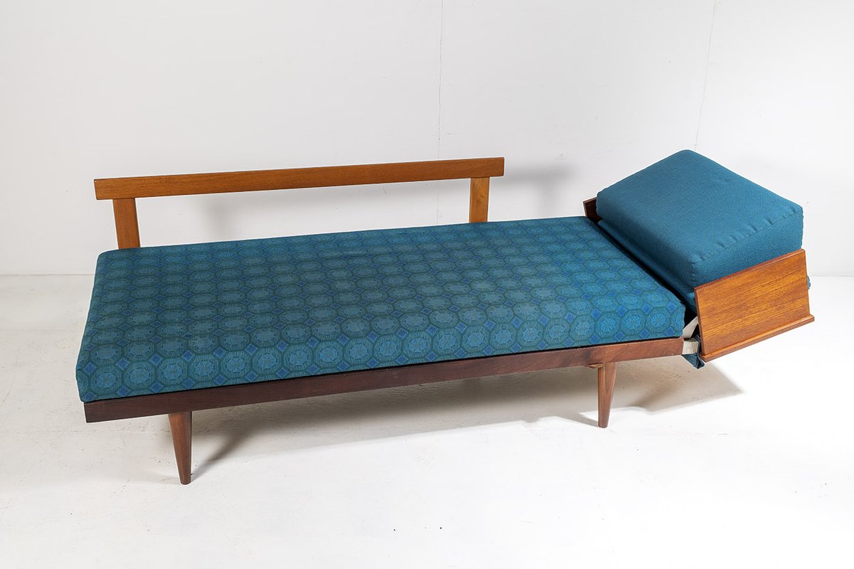 GreencoreGD's tweet photo. A superb original 1960s mid century modern daybed sofa by Ingmar Relling in its original fabric. #retro #vintage #antigue #greencore #Svanette #antiquesaregreen #interiordesign #Interiors #midcentury #1960s #daybed #sofa
https://t.co/ApwIj6ffJE https://t.co/gdw6rH2eUA