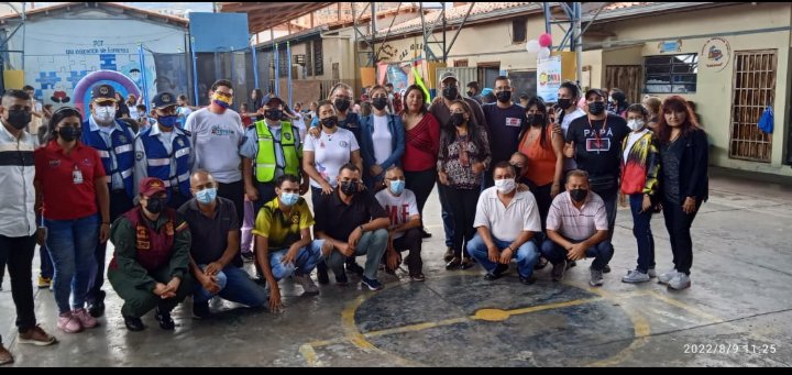 9 Agosto Táchira Mcpio San Cristóbal UE Córdoba #Escuelasabiertas2022 
Directivos, Docentes, personal obrero, administrativo, cocineras de la Patria, Frente Preventivo Recreadores, Zona Educativa Táchira. Disfrute de Nuestros Niños.