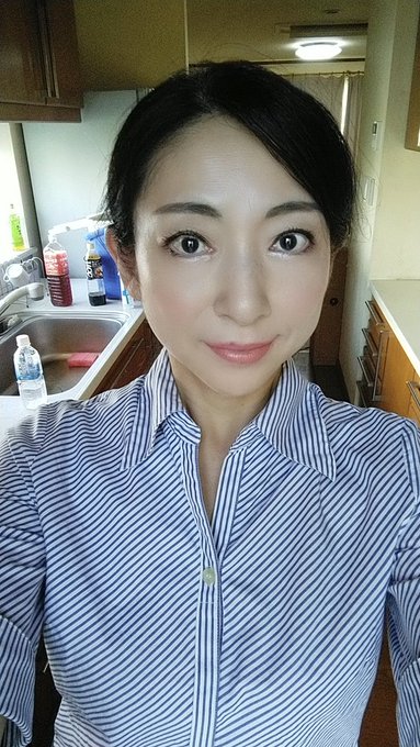 昨日の自撮り📸 左はVシネマの中で使った衣装のうちの一つ✨👚 https://t.co/FclsaZb1D5<a href="/tag/%E3%82%AB%E3%83%90%E3%83%BC%E3%83%9E%E3%83%BC%E3%82%AF"class="tags"><span>#カバーマーク</span></a>