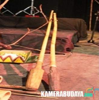 KURUNG KURUNG

Alat musik tradisional berasal dari Kalimantan Selatan Selatan.yang terbilang unik.alat musik yang dari pengembangan dari alat pertanian untuk menugal ( melubangi tanah  untuk menanam padi).
#GerakanMERAHPUTIH
#MusikTradisional