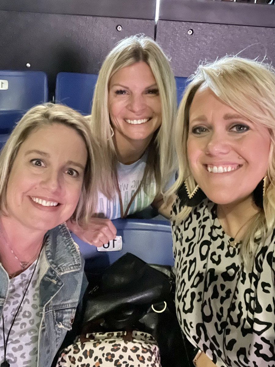 Lots of learning and always FUN with my <a href="/SwenkeCFISD/">SwenkeCFISD</a> reading peeps <a href="/swenkenichols/">Michelle Nichols</a> and <a href="/rdespaincfisd/">Robyn DeSpain</a>! <a href="/CFISD_ELAR2_5/">CFISD ELAR 2-5</a> #3rdriffic