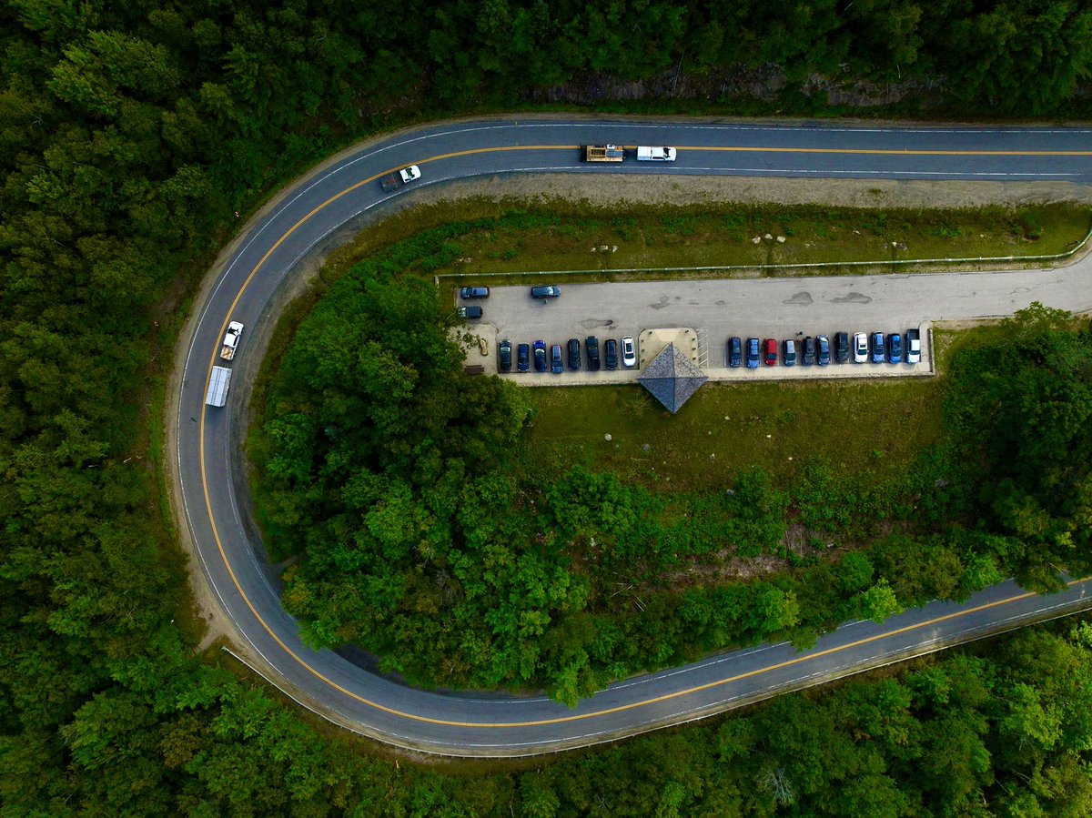 dronejourneyvt's tweet photo. Hair pin turn on the #kancamangushighway in #NH #topdowntuesday #dji #djimavic https://t.co/vjW1vyhRtI