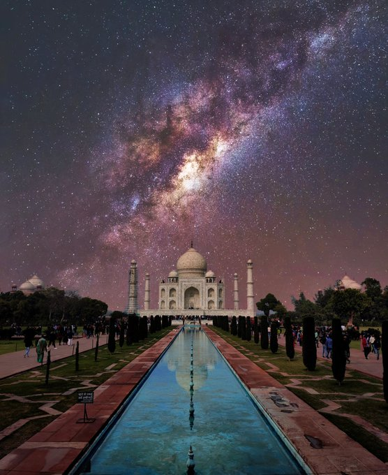 Milky Way over the Taj Mahal 😲