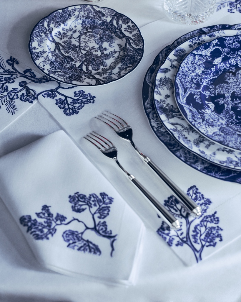 Discover the new #DiorMaison toile de Jouy blue line by Maria Grazia Chiuri that reimagines the timeless House motif. The iconic design is hand painted by artisans and adorns extra fine Limoges porcelain pieces from this tea set to dinner plates on.dior.com/diormaison-tdj.